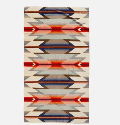 Oversized Jacquard Towel WYETH